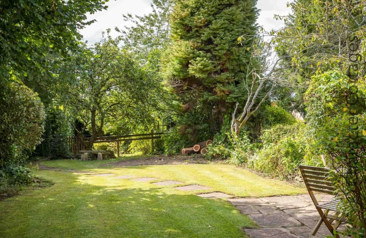 Court Hayes Villa Cheltenham Exterior photo